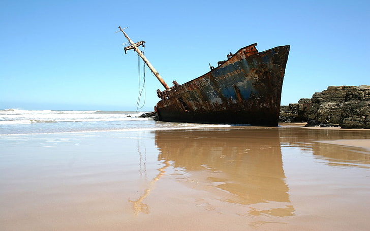 épave de bateau bleu et noir, bateau, fragments, rouille, mât, côte, plage, Fond d'écran HD