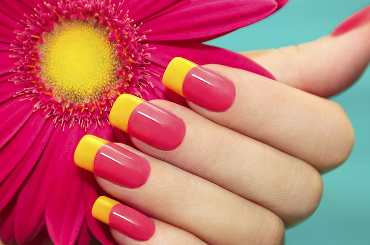 розовый и желтый маникюр, цветок, лето, настроение, рука, ярко, ногти, маникюр, HD обои