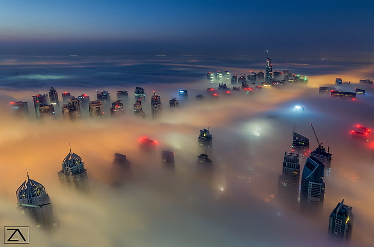 bâtiment en béton noir, le ciel, la ville, brouillard, Dubaï, Émirats Arabes Unis, Fond d'écran HD