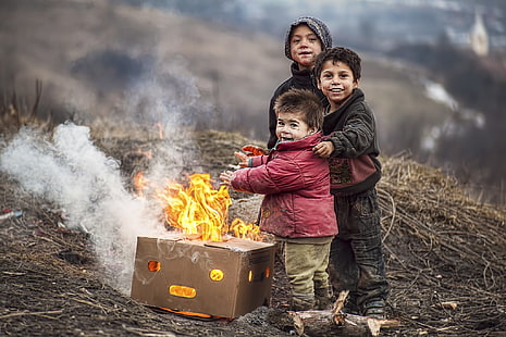 boy's red jacket, happiness, children, smile, heat, box, the fire, flame, boys, bask, warm, kids, poor, poverty, grimy, HD wallpaper HD wallpaper