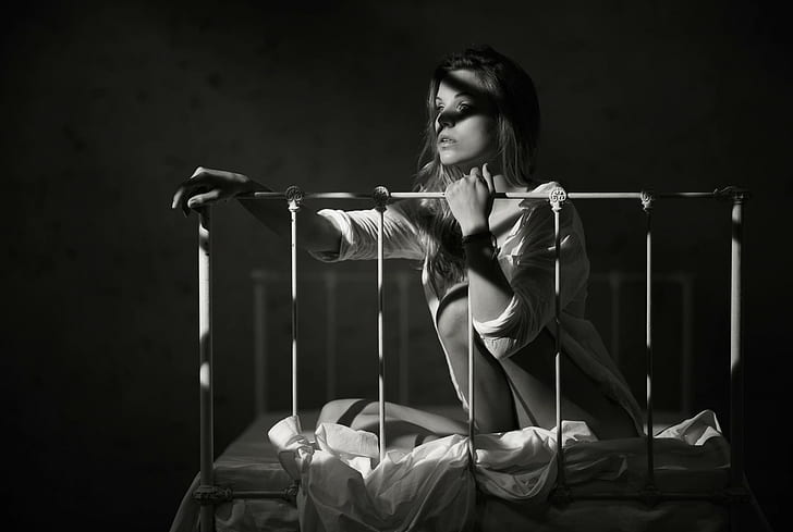 ผู้หญิงเตียงขาวดำ, วอลล์เปเปอร์ HD