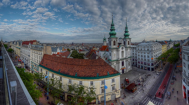 biało-zielona katedra, niebo, chmury, ulica, dom, Austria, skrzyżowanie, kościół, Wiedeń, Mariahilf, Tapety HD