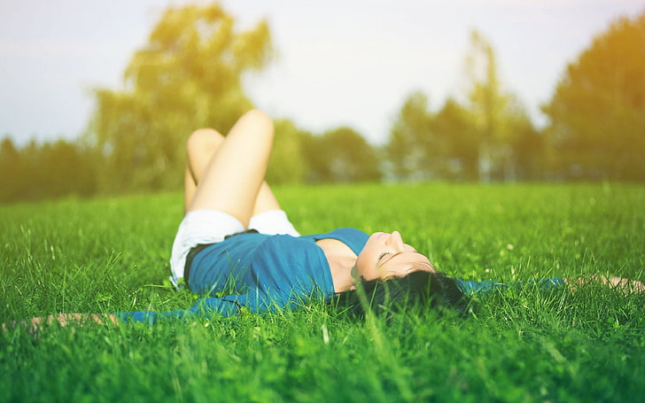 women, lying down, women outdoors, grass, brunette, legs crossed, HD wallpaper