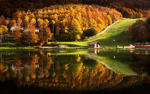 черный и коричневый деревянный поезд стол, природа, пейзаж, озеро, дом, домик, горы, лес, осень, вода, отражение, трава, деревья, HD обои HD wallpaper