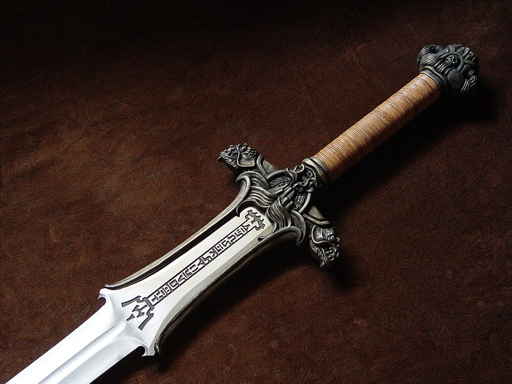 дълъг меч с кафява и черна дръжка, създаден от човека, меч, HD тапет