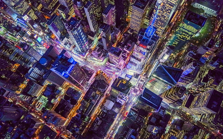 مجموعة بناء شاهقة متنوعة الألوان ، منظر جوي ، مناظر المدينة ، أضواء ، ليل ، مدينة نيويورك ، تايمز سكوير، خلفية HD