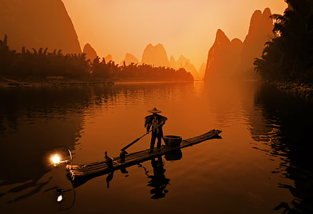 pomarańczowy, czarny i beżowy obraz przedstawiający człowieka jadącego prowizoryczną łódką na środku jeziora zbiornik wodny pomiędzy drzewami z widokiem na góry, rzekę Li, pomarańczowy, czarny, beżowy, malowanie, człowiek, prowizoryczny, łódź, środek, jezioro, zbiornik wodny, pomiędzy, drzewa, widok, góry, zwyczaje, com, blog podróżniczy, fotografia, fotoblog, hdr, obrazowanie w wysokim zakresie dynamicznym, przetwarzanie cyfrowe, oprogramowanie, samouczek, Azja Wschodnia, Chińska Republika Ludowa, Chińska Republika Ludowa , prc, 广西, Guangxi, Zhuang, จ, Guilin, 桂林, Lí Jiāng, rzeka Lijiang, wschód słońca, wschód słońca, tratwa, rybak, ryba, mgła, poranek, genialny, nikon d3x, yangshuo, asia, guangxi Zhuang Autonomous Region - Chiny, formacja krasowa, statek żeglarski, natura, zachód słońca, tratwa drewniana, kultury, woda, xingping, podróż, rzeka, krajobraz, wschód słońca - świt, góra, odbicie, sylwetka, na zewnątrz, Chiny - Azja Wschodnia, Tapety HD HD wallpaper