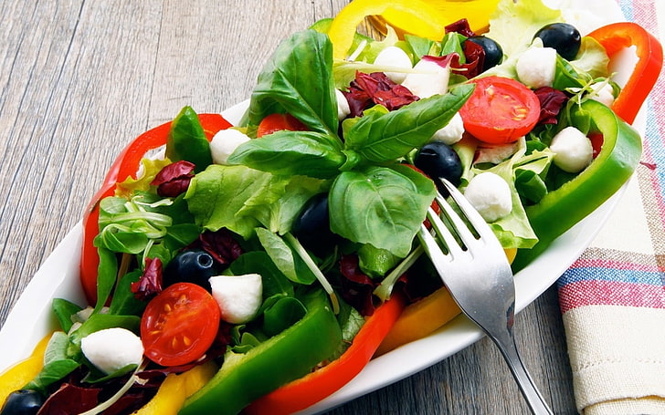 insalata di verdure, peperoni, pomodori, formaggio, lattuga, olive, Sfondo HD