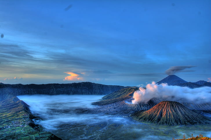 foto aérea de um vulcão, Gunung Bromo, HDR, foto aérea, cratera do vulcão, java, indonésia, vulcão, natureza, em erupção, paisagem, montanha Cratera vulcânica, lava, paisagem, HD papel de parede