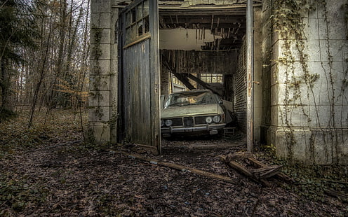 brunt och grått trähus, vrak, bil, gammalt, fordon, BMW, HD tapet HD wallpaper