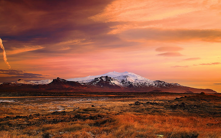 campo de hierba marrón, paisaje, Islandia, montañas, puesta de sol, naturaleza, tundra, nubes, nieve, Fondo de pantalla HD