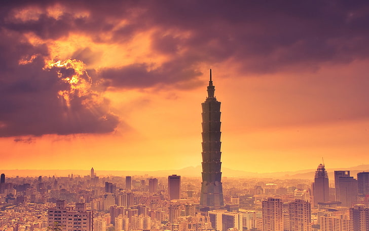 Sky Touching Taipei 101, betonowa wieża podczas fotografii złotej godziny, świat, pejzaże miejskie, pejzaż miejski, Tajwan, Tajpej, Tapety HD