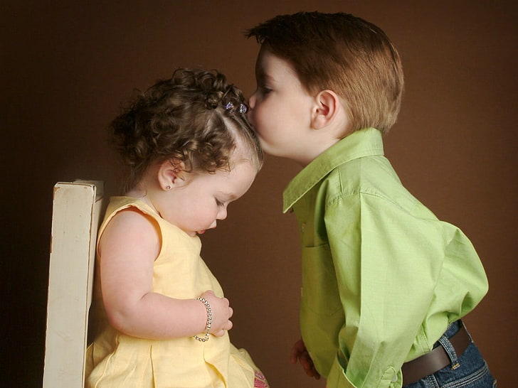 Cute Boy Kiss, желтое платье без рукавов девушки, Детка, милая, девушка, мальчик, поцелуй, HD обои