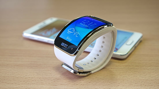 accendi Samsung Gear accanto a smartphone, Samsung Galaxy Gear Watch, modelli Samsung Galaxy, smartwatch, recensione smart watch, Sfondo HD HD wallpaper