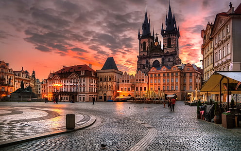 сива бетонна катедрала, архитектура, сграда, вечер, светлини, градски пейзаж, облаци, Прага, Чехия, къща, градски площад, стара сграда, залез, кафенета, хора, HDR, катедрала, статуя, история, HD тапет HD wallpaper