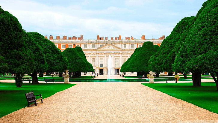 fontaine extérieure et bâtiment en béton blanc, paysage, Angleterre, Hampton Court, arbres, Fond d'écran HD