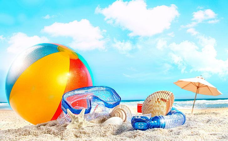 Vacances d'été, ballon de plage jaune, rouge et bleu, saisons, été, plage, été, coquillages, coquillages, ballon de plage, Fond d'écran HD