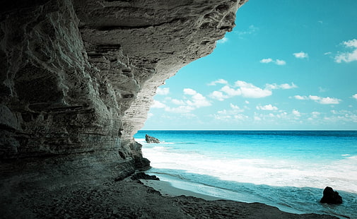 weiß und blau Holzboot, Fotografie, Natur, Wasser, Meer, Küste, Landschaft, Höhle, Cyan, blau, Felsen, HD-Hintergrundbild HD wallpaper