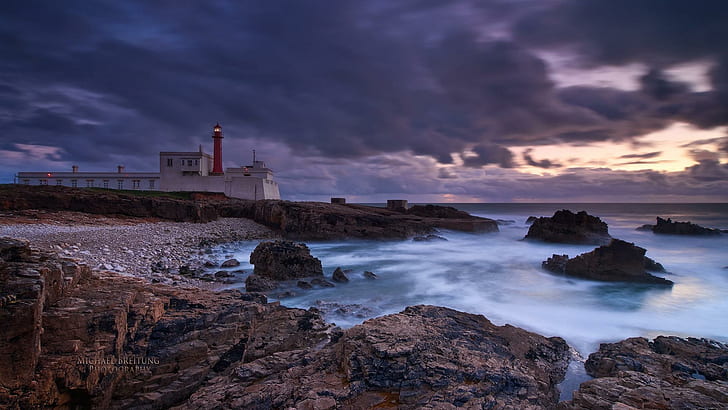 Wunderbare Leuchtturm an einer portugiesischen Küste, Leuchtturm, Küste, Sonnenuntergang, Felsen, Wolken, Natur und Landschaften, HD-Hintergrundbild