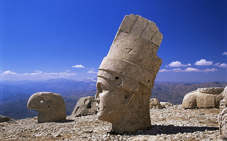 تمثال رأس خرساني رمادي اللون ، جبل نمرود ، تركيا، خلفية HD