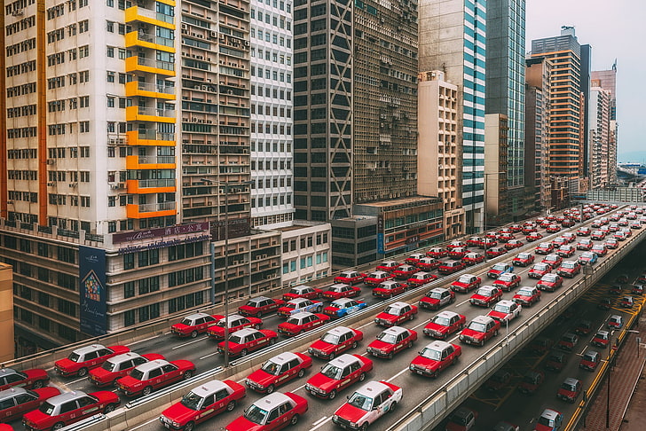 Edificio de hormigón rojo y blanco, taxi, Hong Kong, ciudad, paisaje urbano, vehículo, coches rojos, China, tráfico, Fondo de pantalla HD