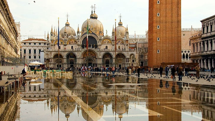 Flooded Piazza San Marco In Venice, piaza san marco, piazza, flood, cathedral, people, nature and landscapes, HD wallpaper