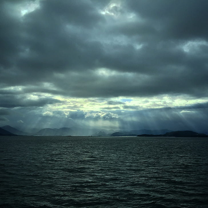 Noruega, naturaleza, cielo, mar, rayos de sol, montañas, Fondo de pantalla HD