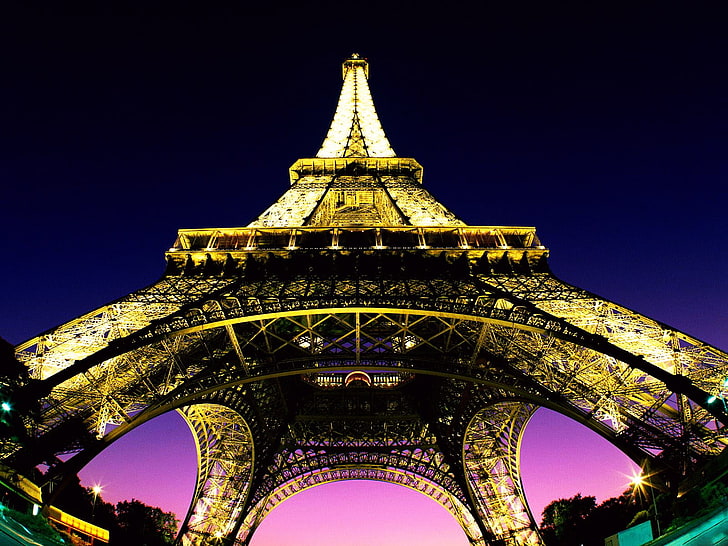 برج إيفل ، باريس ، برج إيفل ، الأضواء ، الهندسة المعمارية ، منظر المدينة ، المدينة ، باريس ، فرنسا ، منظر عين الدودة، خلفية HD