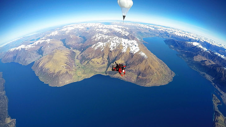 aerial photography, lake wakatipu, mountain range, earth, blue sky, daytime, windsports, aerial view, skydiving, lake, movement, sky, paratrooper, parachuting, air sports, new zealand, queenstown, extreme sport, parachute, limit, HD wallpaper