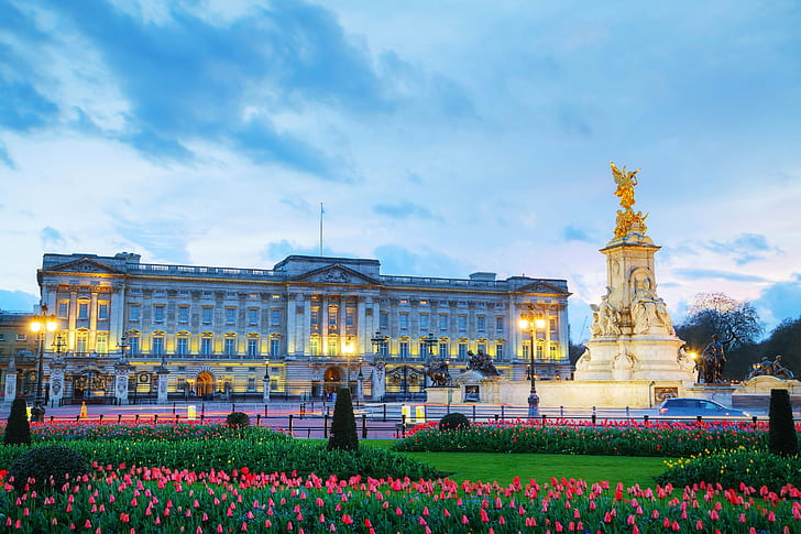 road, flowers, lights, lawn, England, London, the evening, tulips, architecture, Palace, sculpture, monuments, Buckingham palace, HD wallpaper