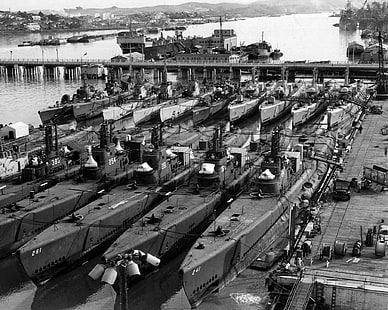 schwarz-grauer Motorraum, U-Boot, Dock, Oldtimer, Militär, Fahrzeug, HD-Hintergrundbild HD wallpaper