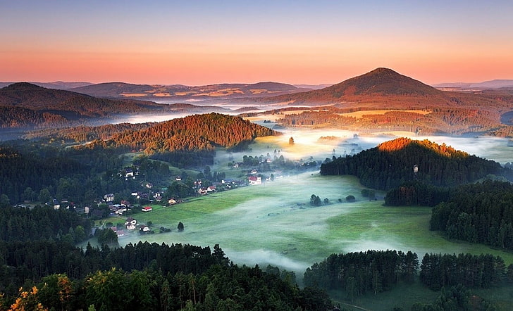 zdjęcie lotnicze miasta, lato, poranek, mgła, las, pagórki, wsie, pole, Czechy, przyroda, krajobraz, Tapety HD
