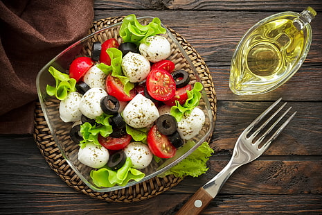 semangkuk salad sayuran, minyak, keju, tomat, makanan, salad, hidangan pembuka, Basil, Caprese, mozzarella, Wallpaper HD HD wallpaper