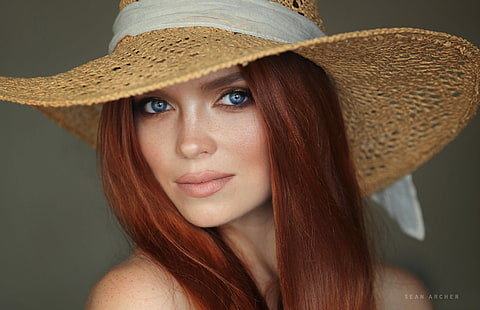 жени, червенокоса, шапка, сини очи, портрет, лице, прост фон, Шон Арчър, HD тапет HD wallpaper
