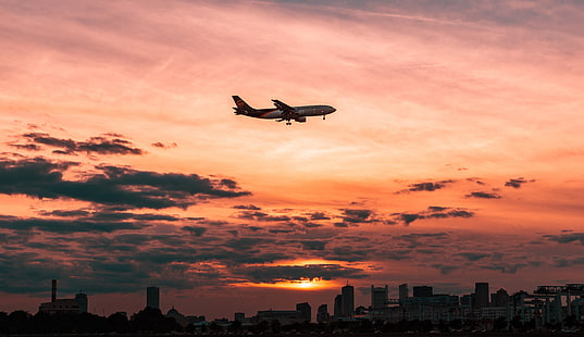 طائرة بالأبيض والأسود ، طائرة ، سماء ، طيران ، غيوم ، غروب الشمس، خلفية HD HD wallpaper