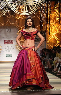 Shilpa Shetty en trajes de diseñador, Fondo de pantalla HD HD wallpaper