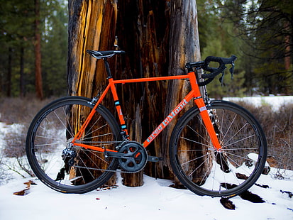 turuncu ve siyah yol bisikleti, bisiklet, karbon fiber, yol, tekerlekler, HD masaüstü duvar kağıdı HD wallpaper