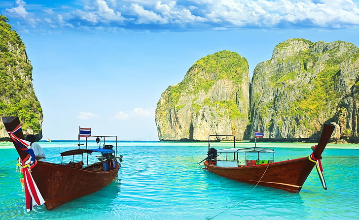マヤ湾、タイ、2つの茶色のボート、アジア、タイ、湾、マヤ、 HDデスクトップの壁紙