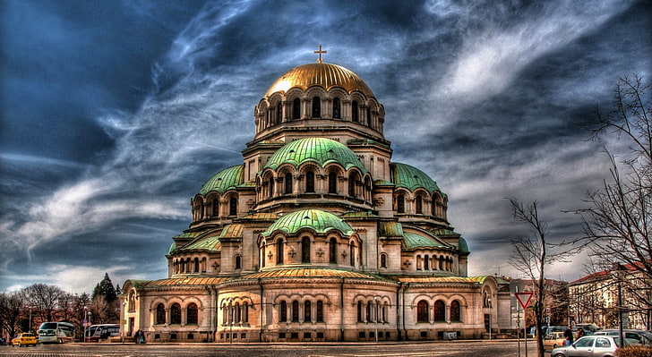 Alexander Nevsky Cathedral- Sofia, Bulgaria, dome brown and green concrete church, Europe, Bulgaria, sofia, cathedral, hd, nature, world, city, other, alexander, nevsky, beatiful, bulgarian, HD wallpaper