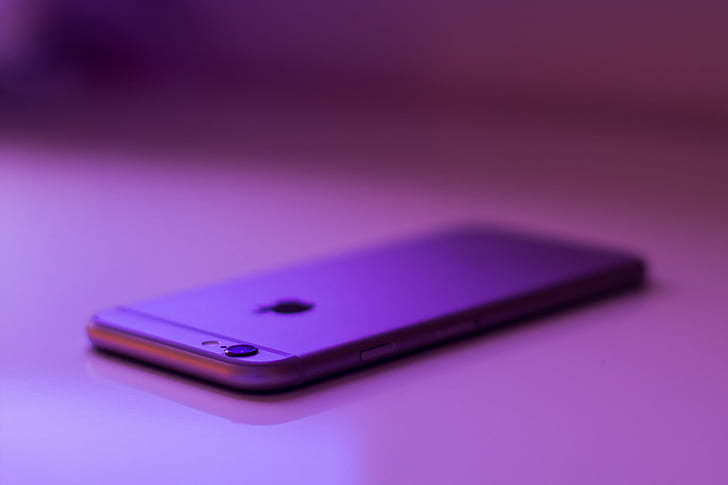 närbild foto av silver iPhone 7 på rosa yta, iPhone 6, närbild, foto, silver, iPhone 7, rosa, yta, äpple, smartphone, telefon, mobiltelefon, teknik, telefon, smart telefon, kommunikation, trådlös teknik, mobilitet , inget folk, HD tapet