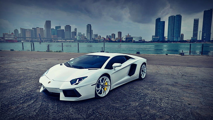белый спорткар, Lamborghini Aventador, суперкар, белые машины, городской пейзаж, Lamborghini, автомобиль, HD обои