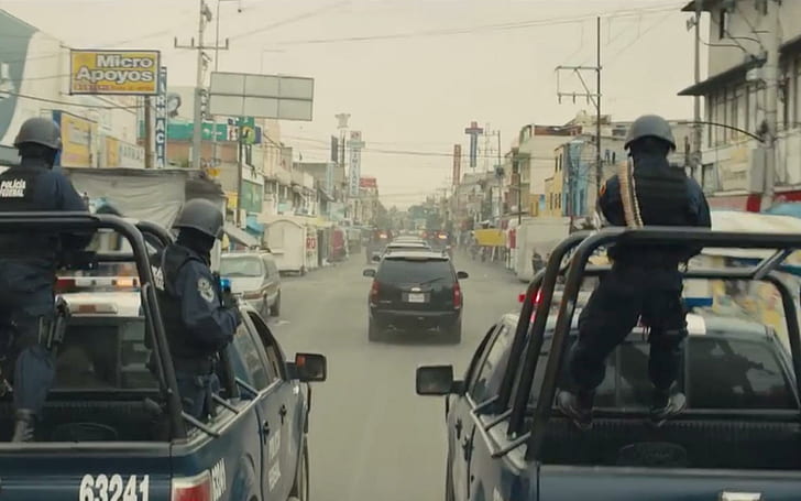 Sicario Policia, 2 gray pickup trucks, sicario, emily blunt, action, HD wallpaper