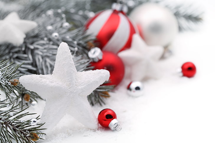 белые и зеленые звезды и безделушки новогодние обои, украшения, шарики, с Рождеством, Новый год, снежная звезда, снежные звезды, HD обои
