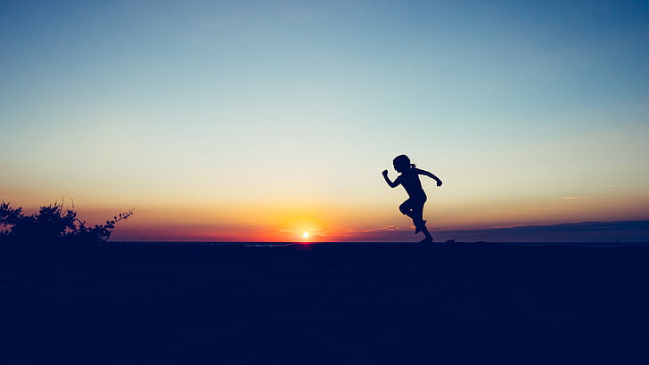 silhueta de pessoa correndo na colina durante o pôr do sol, pôr do sol, andar, Jagging, HD, HD papel de parede
