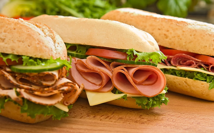 três sanduíches variados, scones, sanduíches, carne, queijo, legumes, HD papel de parede