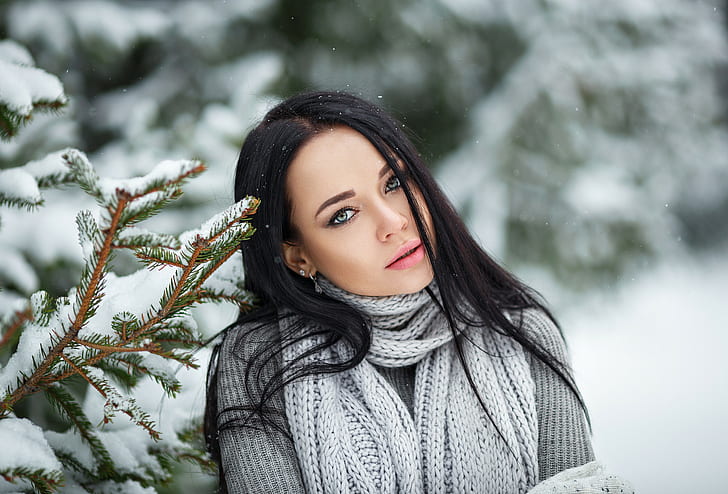 Denis Petrov, sweter, portret, Angelina Petrova, głębia ostrości, kobiety, szalik, kobiety na zewnątrz, czarne włosy, śnieg, Tapety HD