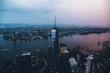 сива сграда, структурна фотография на Empire State Building, градски пейзаж, One World Trade Center, изглед с хеликоптер, Ню Йорк, Манхатън, река, лодка, HD тапет HD wallpaper