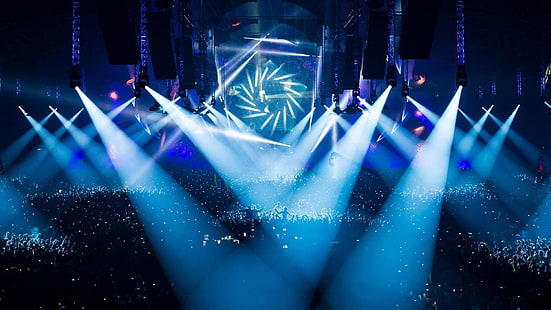 weiße Lichtstrahlen, Musik, Konzerte, blau, Lichter, Menschen, dunkel, HD-Hintergrundbild HD wallpaper