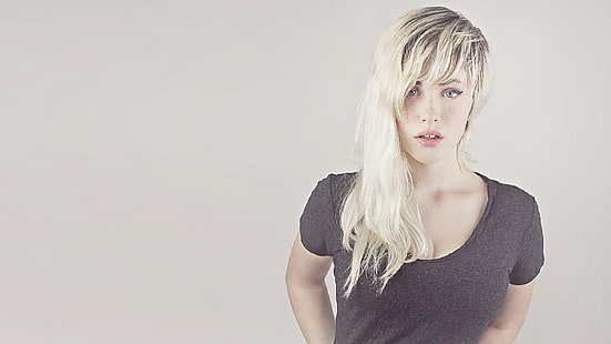 schwarzes T-Shirt mit U-Ausschnitt für Frauen, Devon Jade, Frauen, Blondine, Model, langes Haar, einfacher Hintergrund, HD-Hintergrundbild HD wallpaper