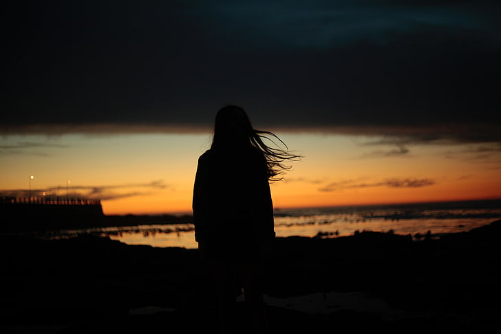 Silhouette von Mädchen, Mädchen, Silhouette, Nacht, Haare, Wind, HD-Hintergrundbild